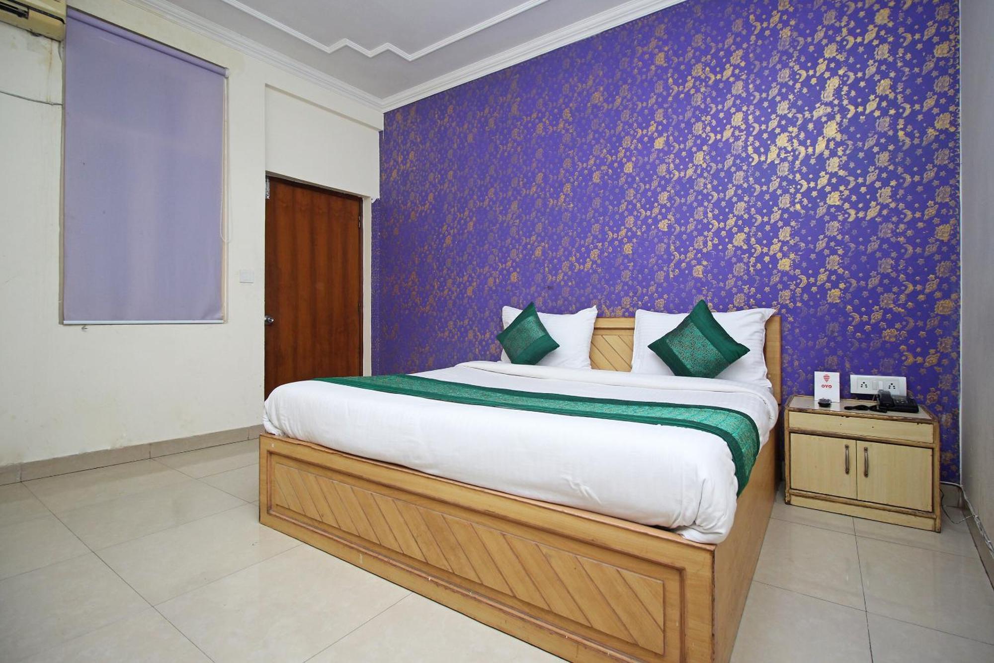 Oyo Galaxy New Delhi